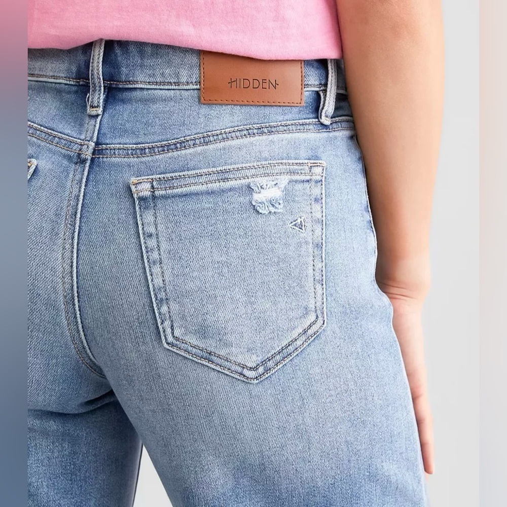 Mid Rise Slightly Distressed Nori Jean. NWT - Picture 4 of 9